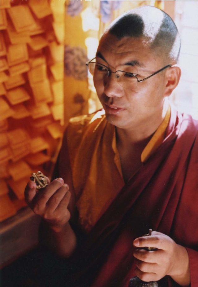 kenpo praying with bell and dorje