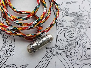 ブレス、ネックレス、魔除けのお守りに